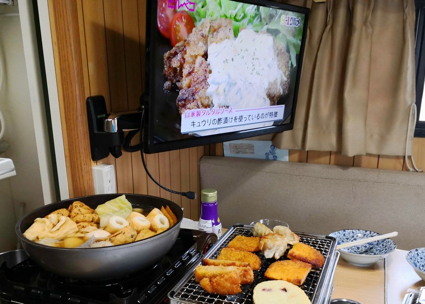 キャンピングカーアウトドアjrにおすすめ液晶tvとアーム