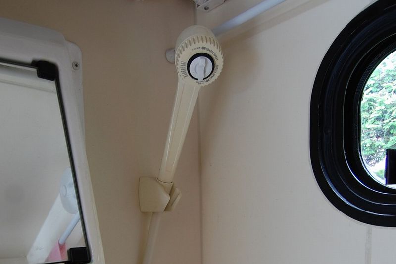 キャンピングカーにシャワーは必要 メリット デメリット