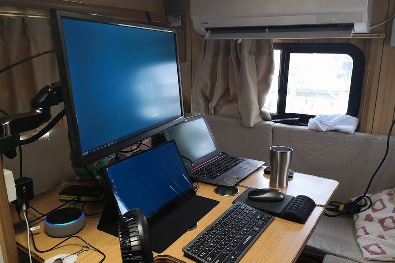 キャンピングカー テレワーク