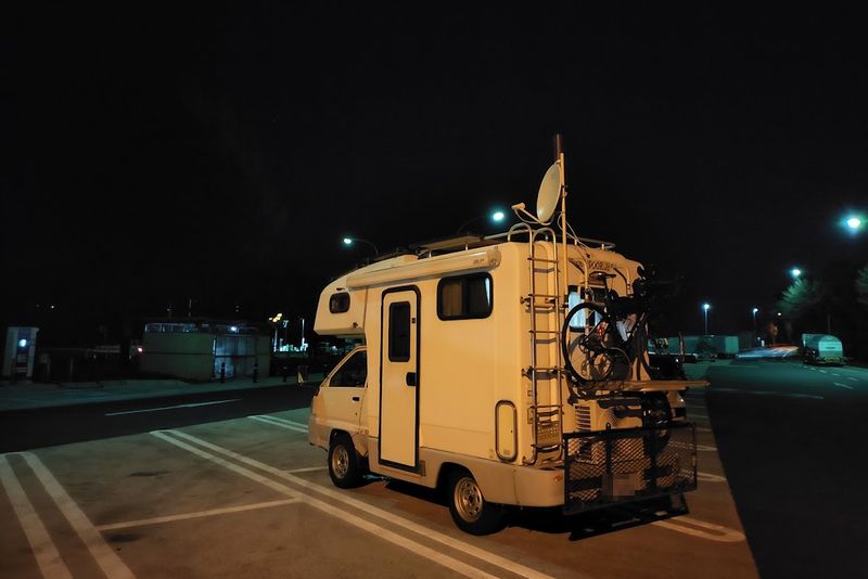 キャンピングカー 車中泊